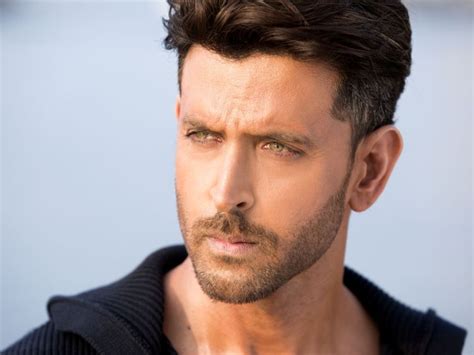  Hrithik Roshanin Aamun Starat Kiertue: Bollywood Tähti Tukee Nuoria Taiteilijoita! 